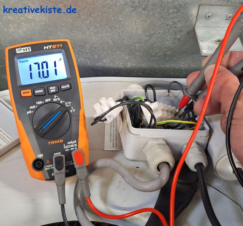 Elektrischen Kondensator von Motoren mit Multimeter prüfen 3