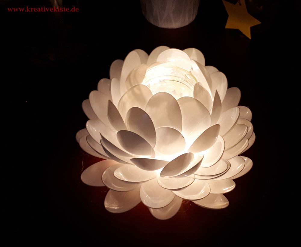 26 plastikloeffel lampe selber bauen lichterkette